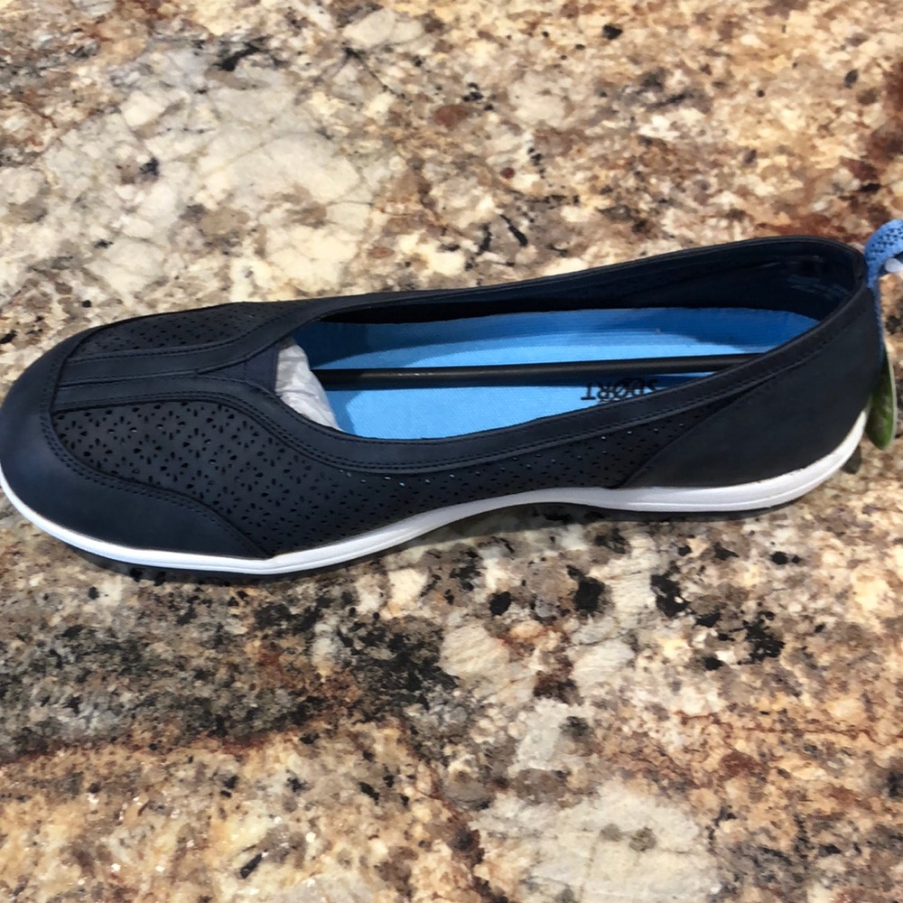 Brand new East Street sport 9WW stretch shoes